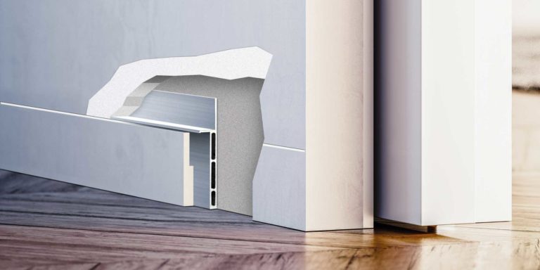 Supports de plinthes ECLISSE, sans sur-épaisseur affleurante à la cloison