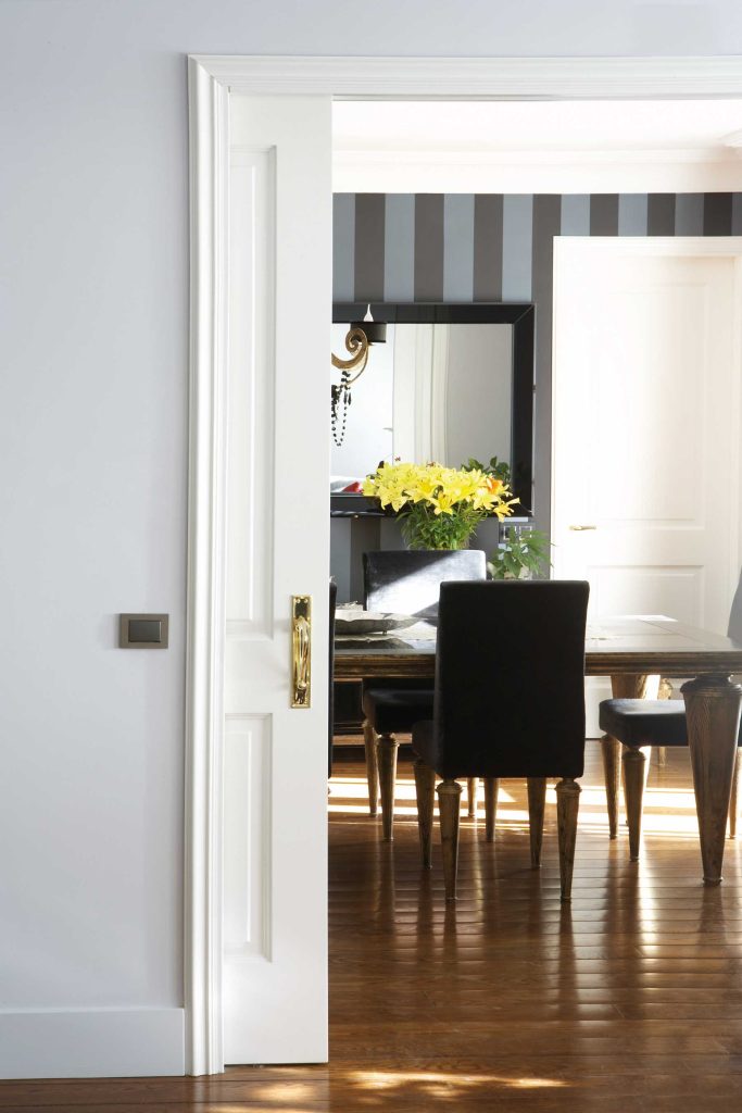 Une portes à galandage pour PMR dans une rénovation de maison