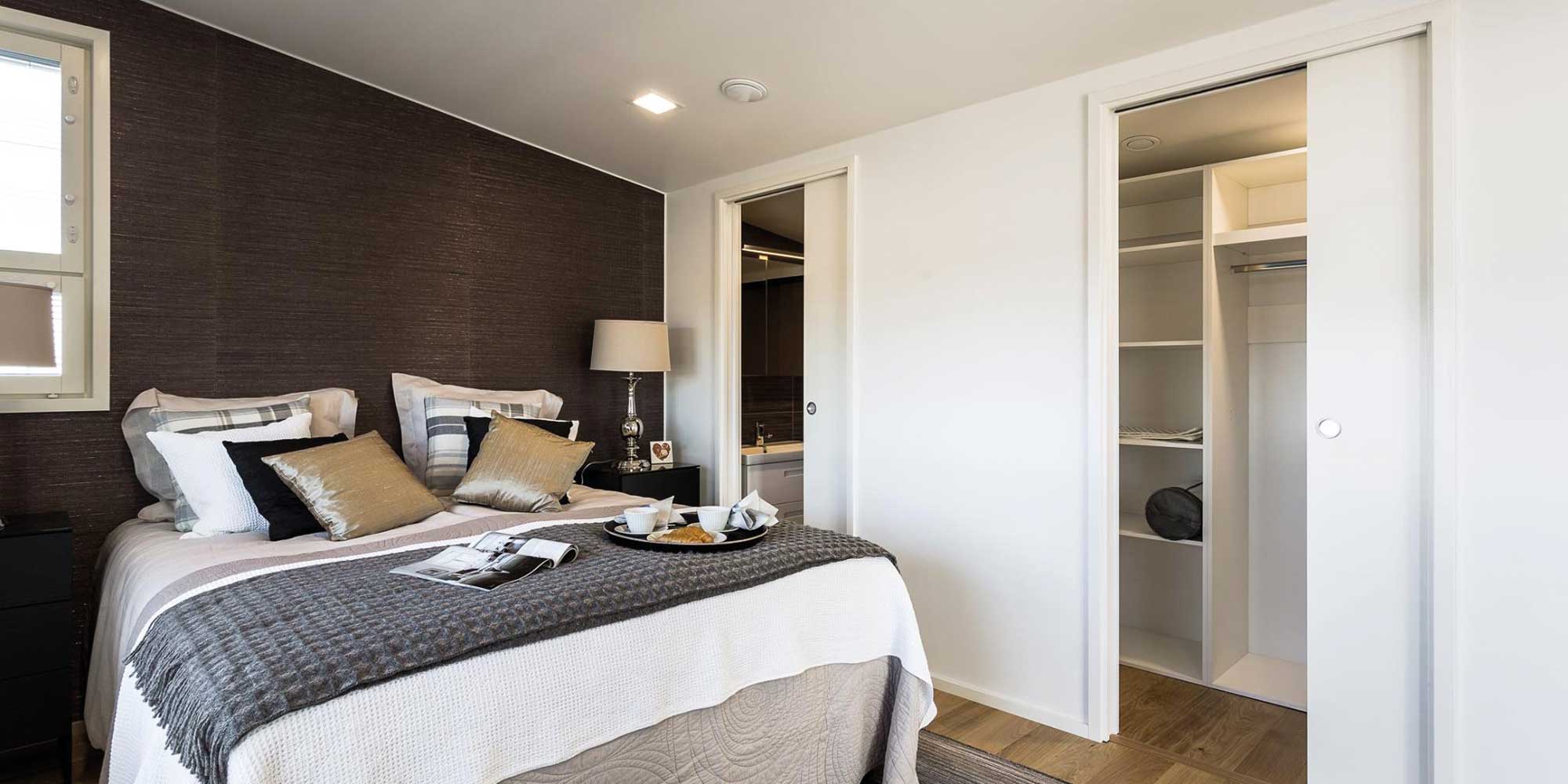 suite parentale moderne avec salle de bain et dressing Amnager une suite parentale : 15 exemples qui ont tout pour plaire
