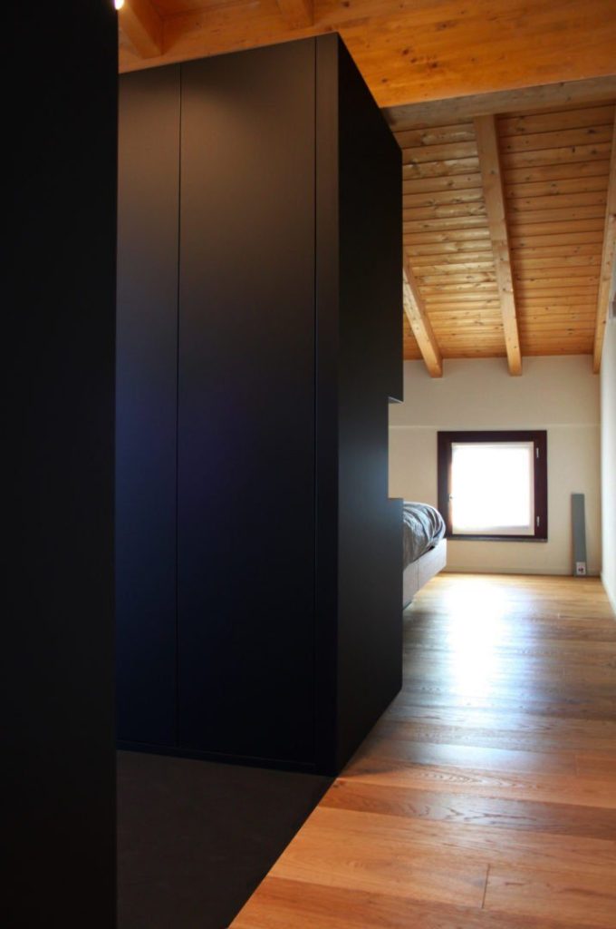 Couloir menant à l'espace nuit de ce projet d'aménagement