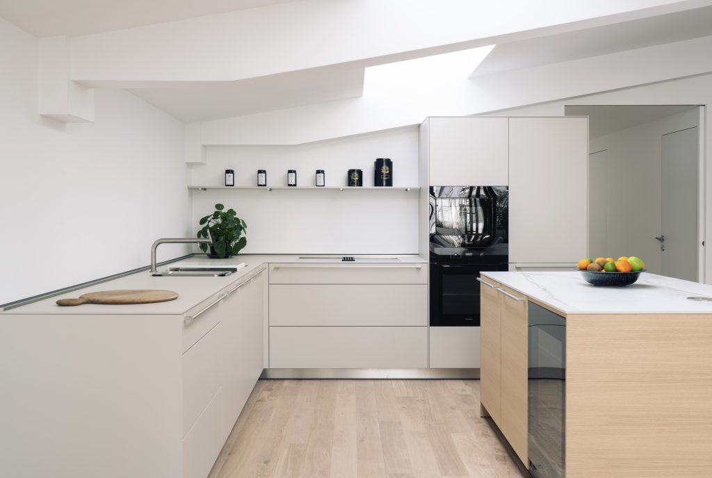 Cuisine modernisé après la rénovation de ce projet parisien
