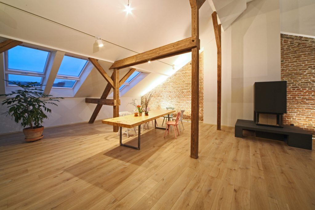 Après travaux de rénovation d'une maison en loft