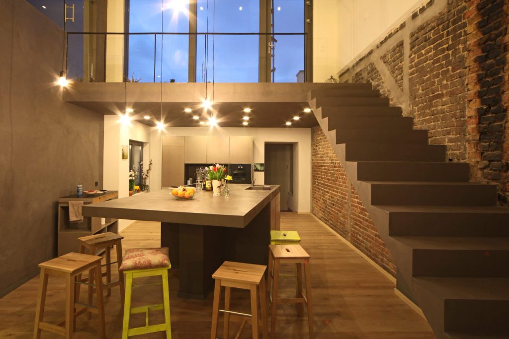 Salle à manger séjour d'une maison en loft