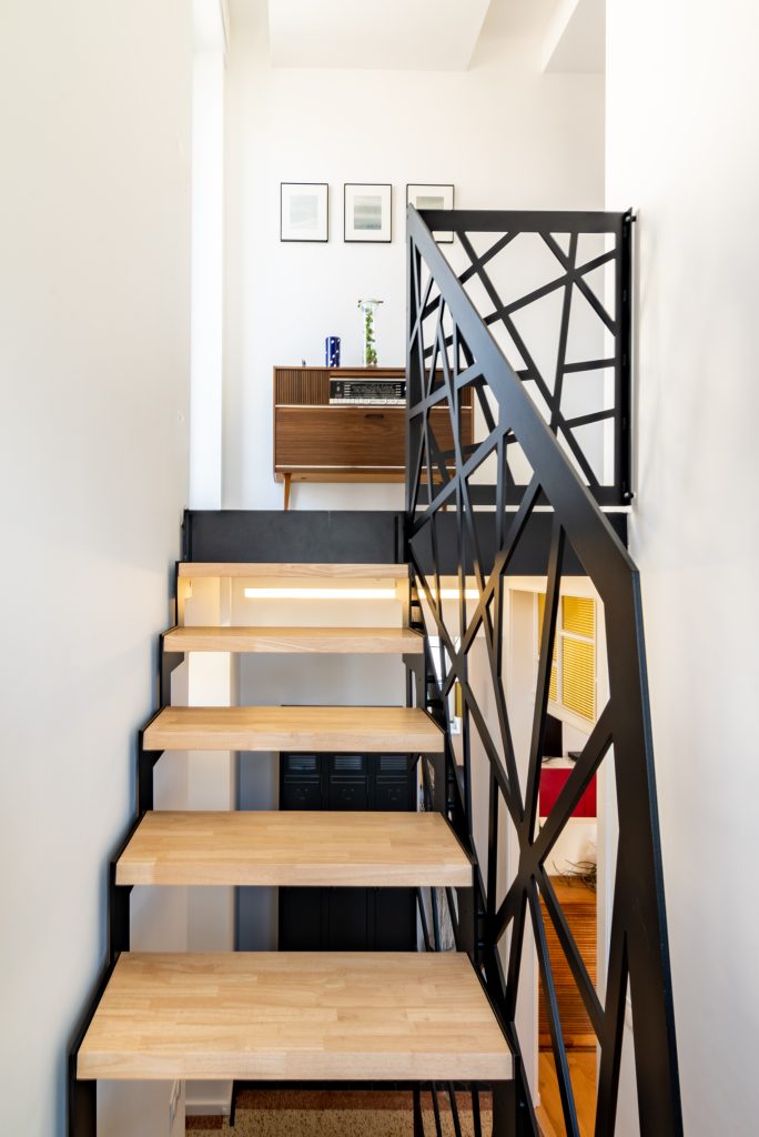 Escalier après rénovation par le cabinet Archimel, bois et aluminium