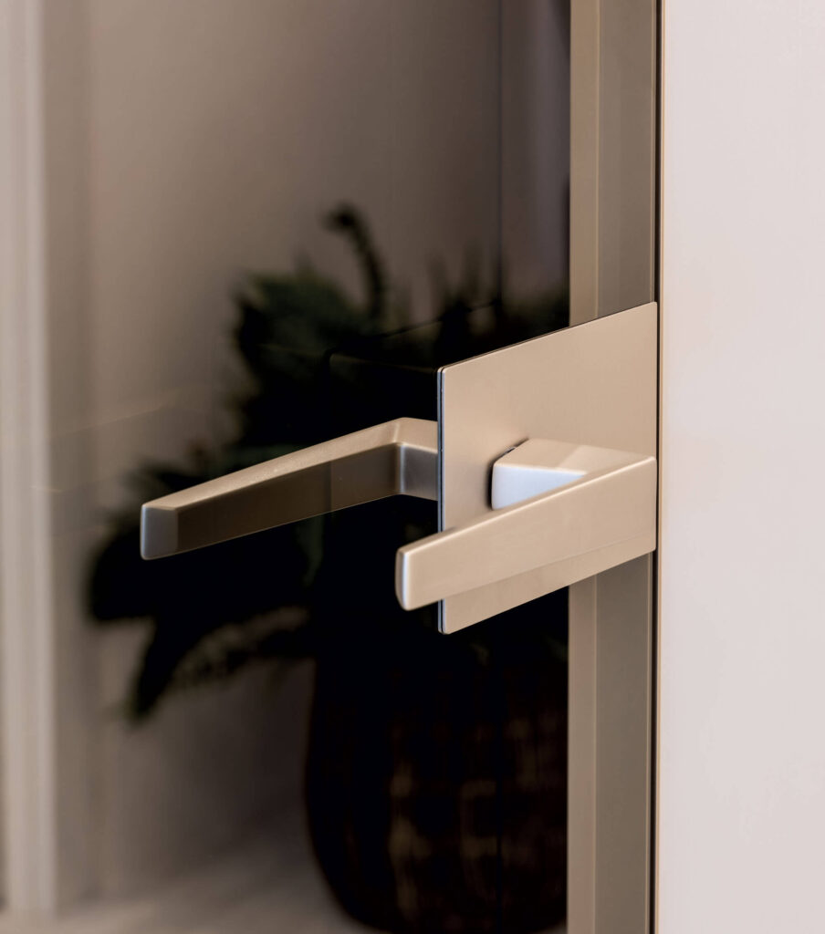 Poignée 40+1 pour portes affleurantes, couleur champagne