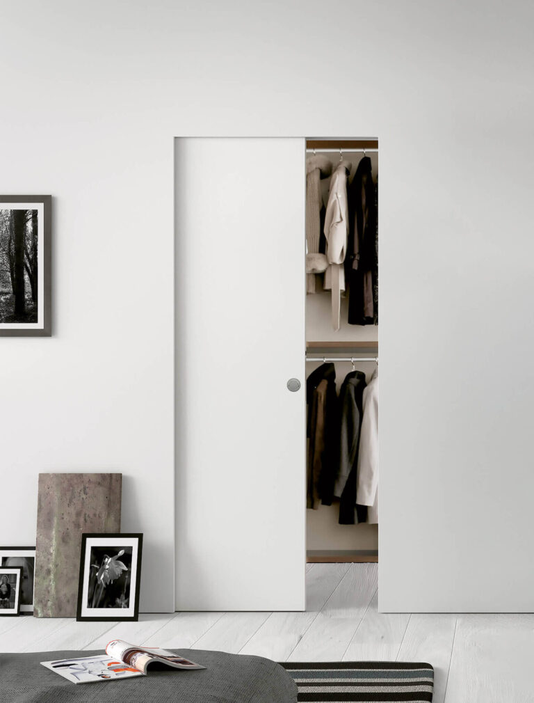 Porte invisible nouveauté italienne type fleur de mur