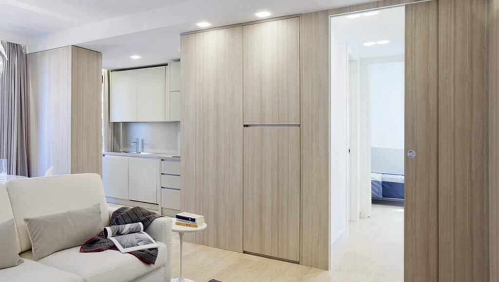 porte coulissante en bois pleine hauteur de la gamme ECLISSE