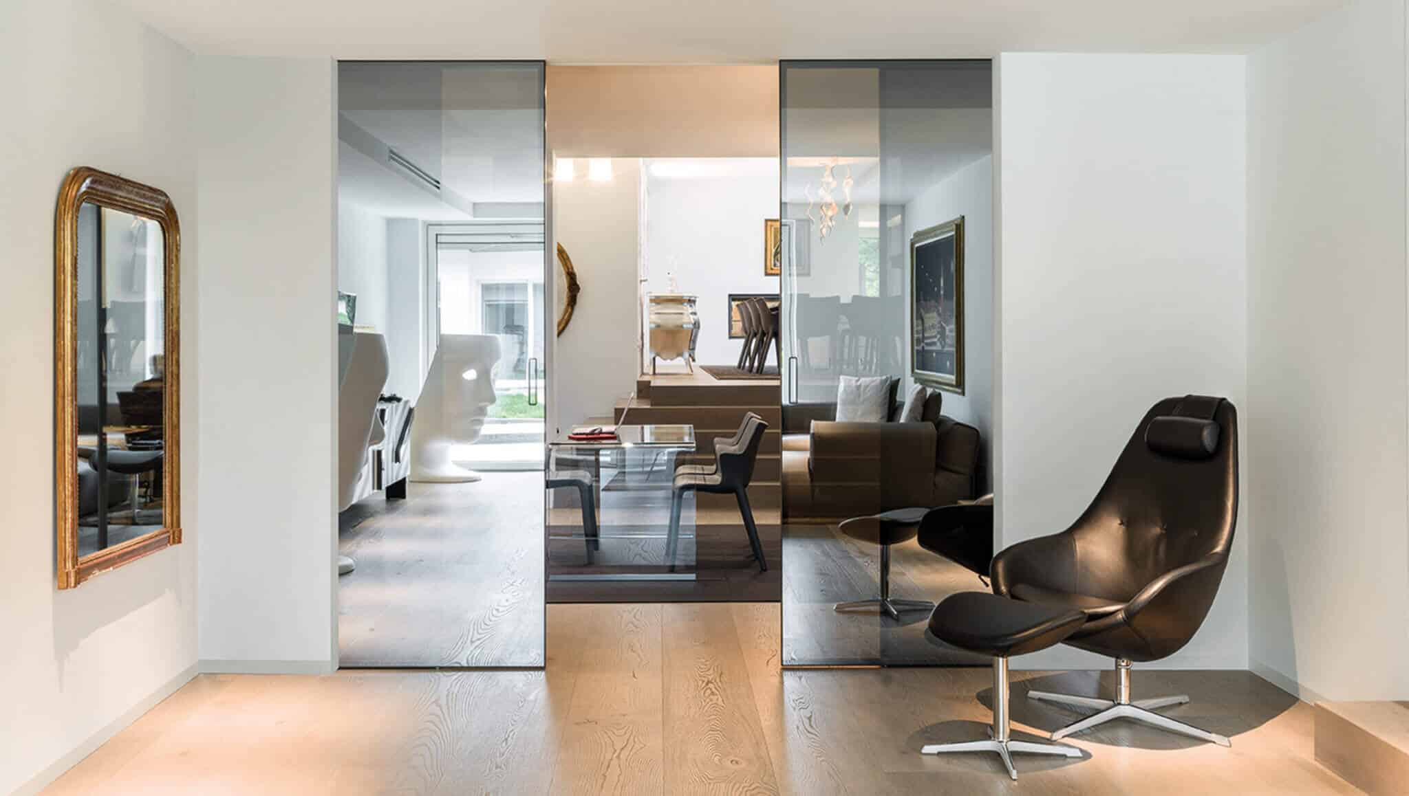 Porte coulissante en verre et aluminium de la gamme ECLISSE