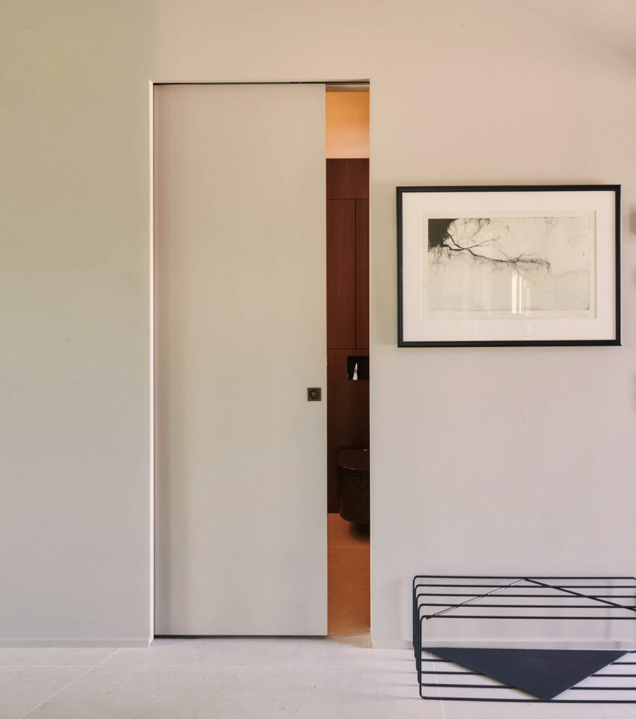 Syntesis Line porte coulissante invisible porte bois