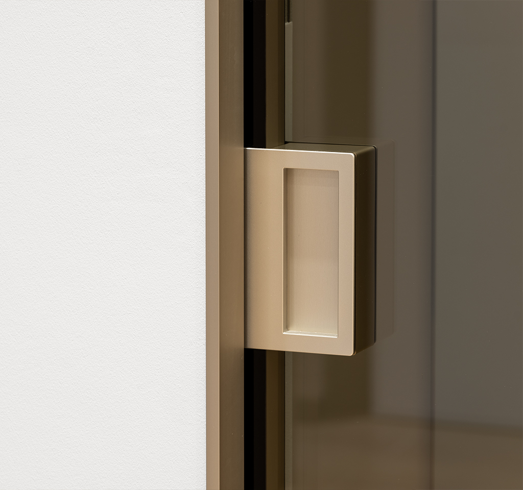 Poignée pour portes coulissantes en verre et aluminium modèle PAIO deux panneaux de verre