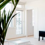Unique 95, une porte coulissante avec habillage. Elle convient en neuf comme ne rénovation.