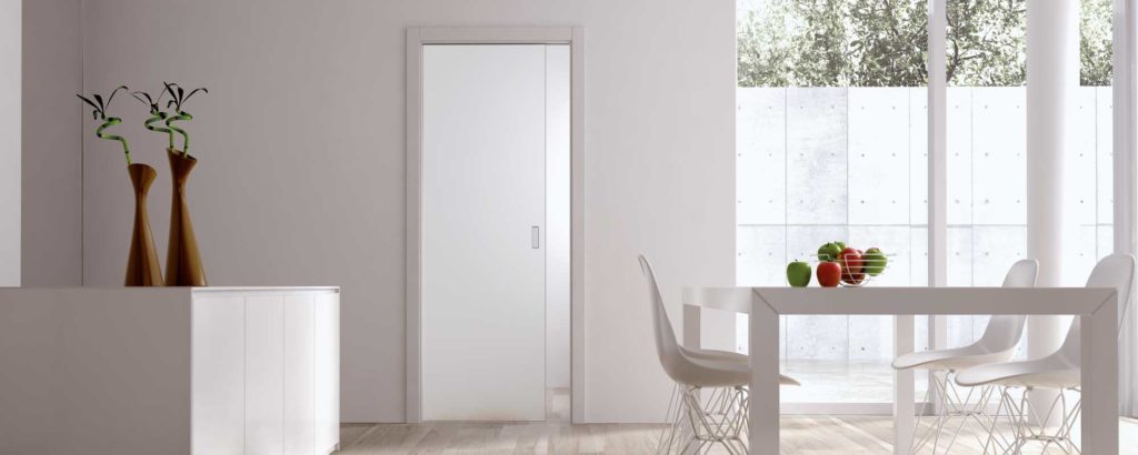 Le guide complet pour installer une porte coulissante contre un mur existant. Suivez chaque étape pas à pas.