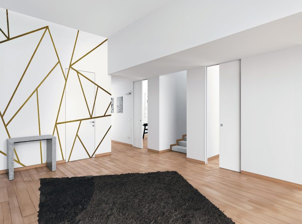 Porte battante affleurante