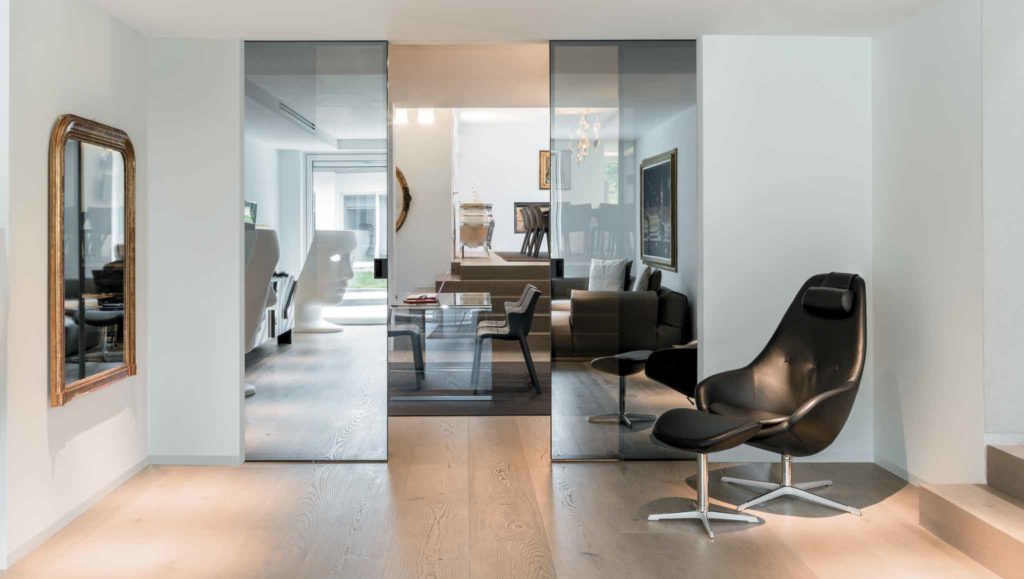 Porte coulissante en verre et aluminium de la gamme ECLISSE