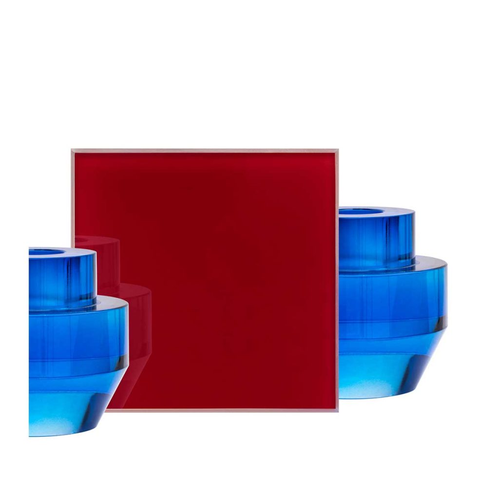 Finition porte verre et aluminium, verre bordeaux brillant