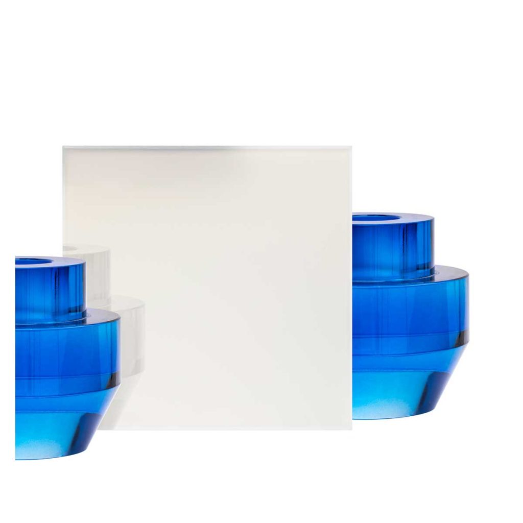 Finition porte verre et aluminium, verre gris lumière brillant