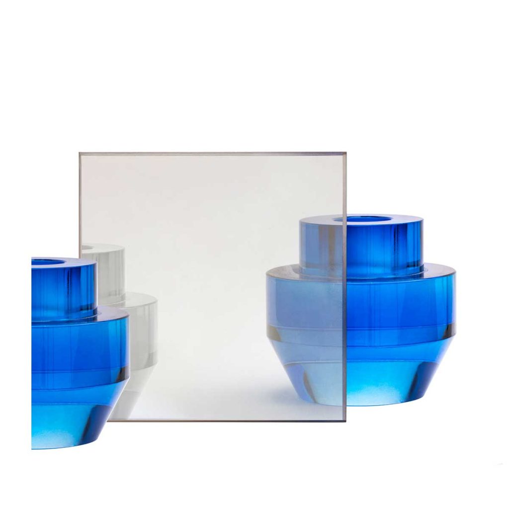 Finition porte verre et aluminium, verre réfléchissant clair