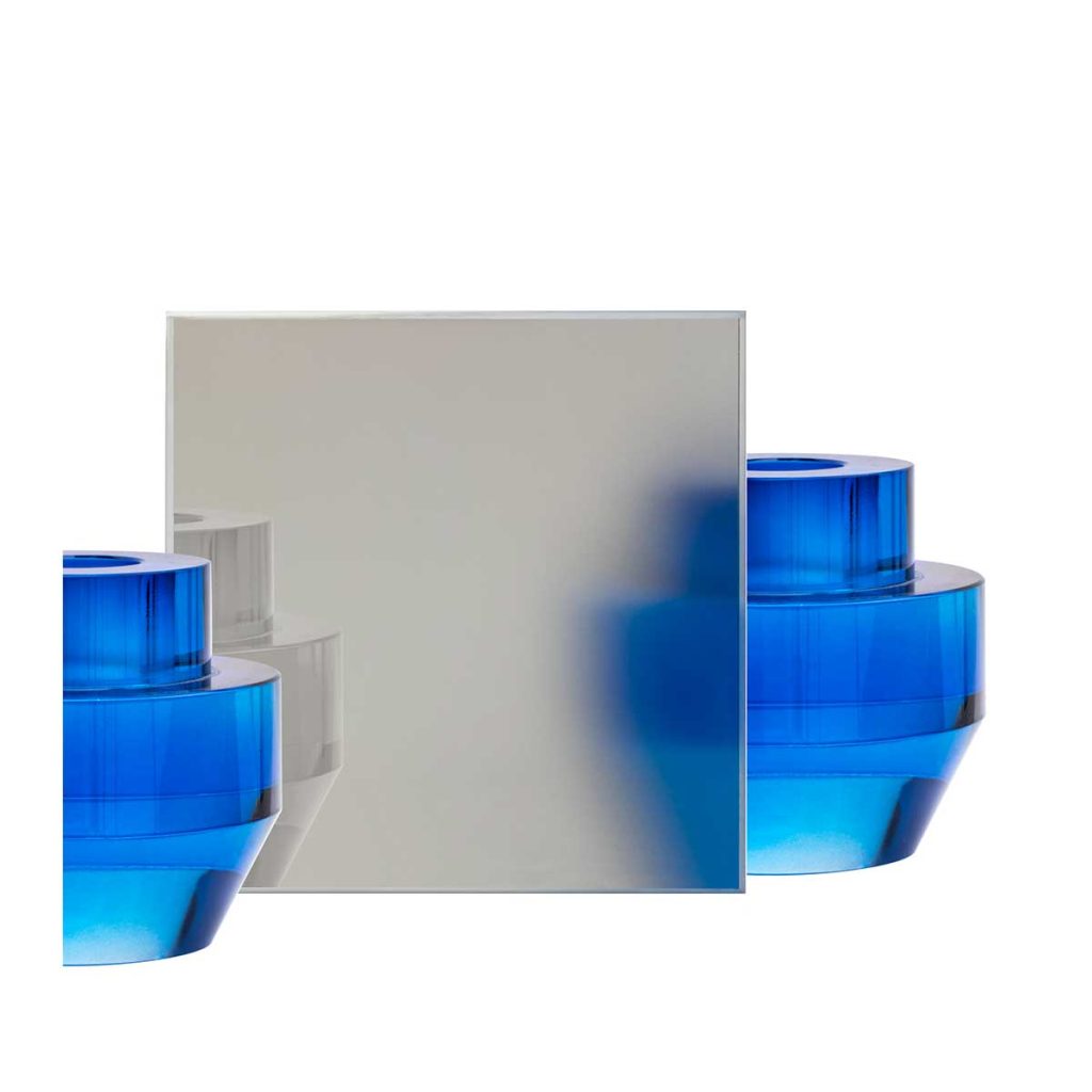 Finition porte verre et aluminium, verre réfléchissant satiné fumé