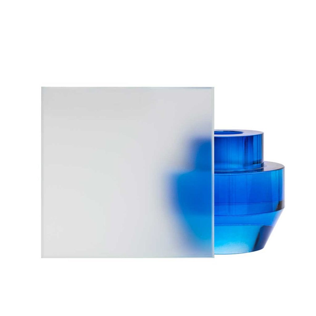 Finition porte verre et aluminium, verre satiné